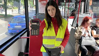 מוביל אוטובוס תפס נוסעים מרמה ונענה לדרישות השוטר