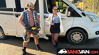 - נהגת קרוואנים גדולה, ג'ניפר מנדז פוגשת למברג'ק אמיתי