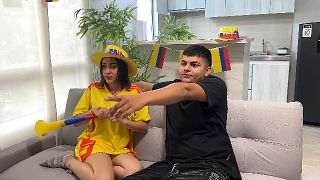 החברה הכי חמה לטינה שלי מחכה לי בלי תחתונים ומתערבת על הכוס הרטוב והטעים שלה אם הקבוצה שלה תנצח. ספיישל מונדיאל 2026!