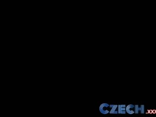 לסביות צ'כיות יש אורגזמות עזות משרביט קסמים