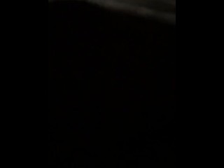 בחורה יפה נותנת מציצה נלהבת