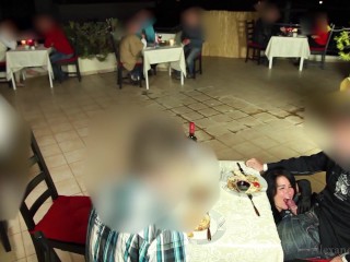 קיצוני ציבורי! שלישייה לוהטת במסעדה! אלכסנדרה מהמרת