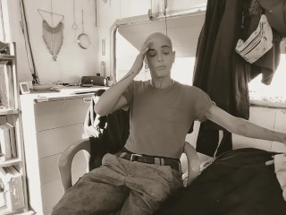 תזדיין לי פרק שמיני! הניסים של טינדר: סטירות חינם, סרטונים ואז...