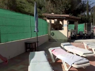 סבתא זקנה מבקרת זוג חרמן
