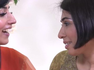 - בתי ספר עלייה אמא ​​חורגת סהרה על צעצועי מין