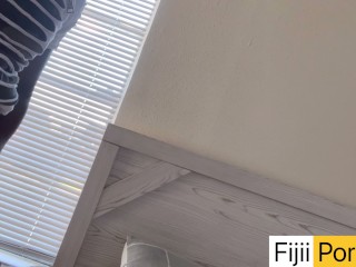 מעודדת בתיכון תזדיין עם אבא חורג בתחת