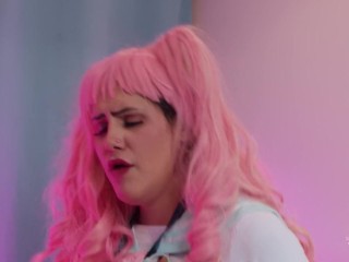 טרנס - נייט רוז שולף ומשחרר עומס סמיך וקרמי על התחת של איזבלה גומז