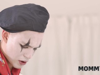 . הסצנה הלוהטת מכל הפנטומימה