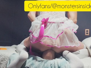 לוקחת כדורים בעומק של 16 אינץ'.